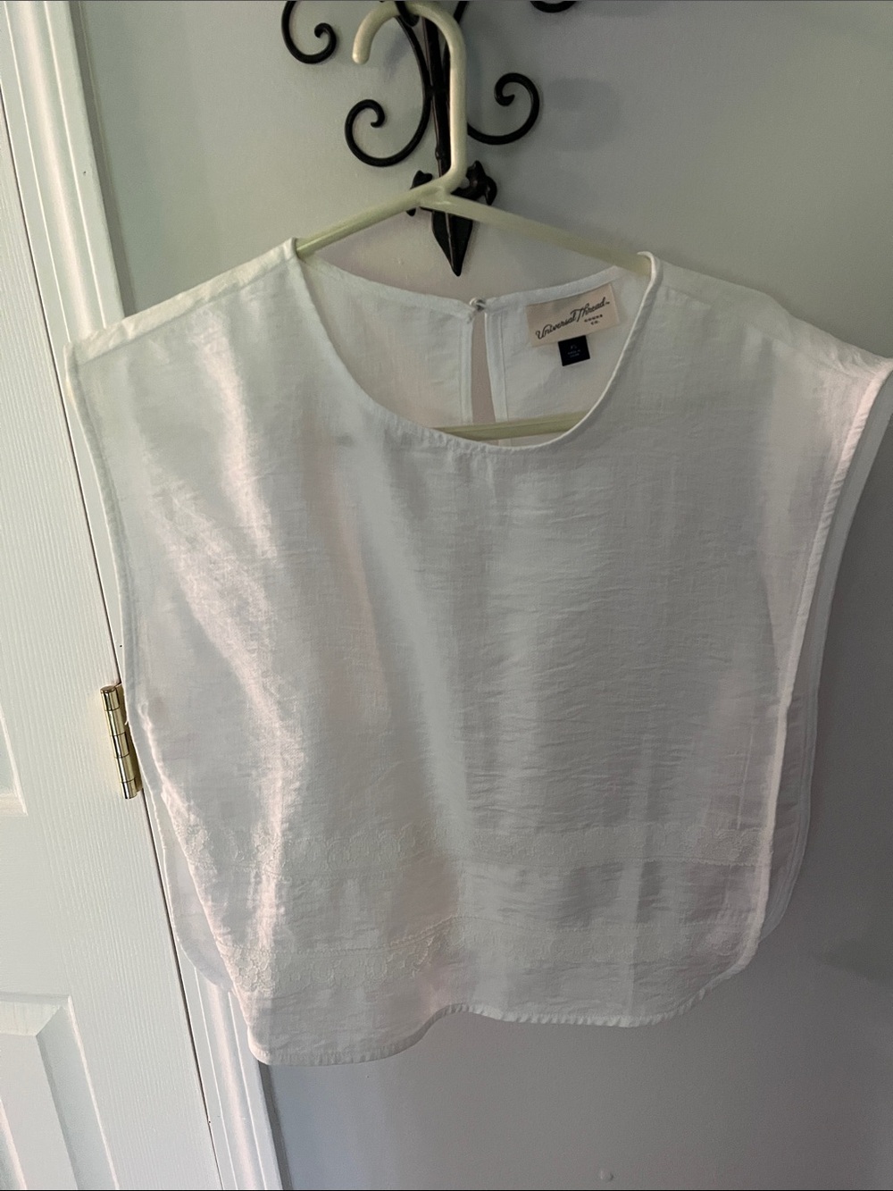 Universal Thread White Boxy Scoop Neck Linen Top
